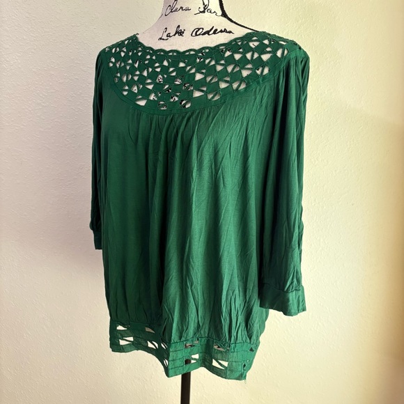 Kim & Cami Tops - Bohemian Green Cutout Blouse size L Like New
